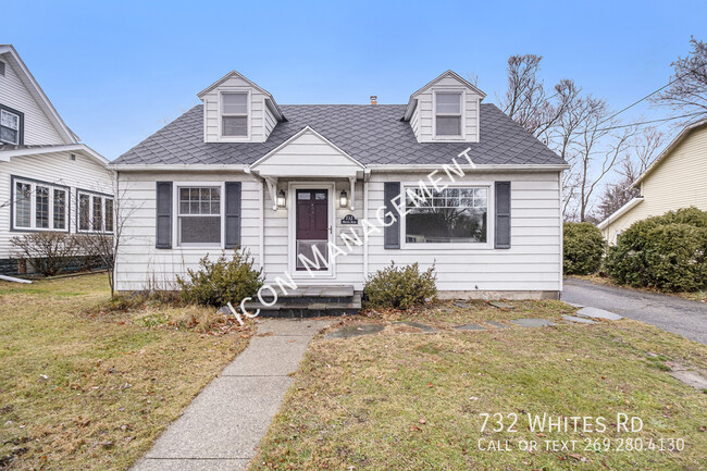 Building Photo - Charming home with garage