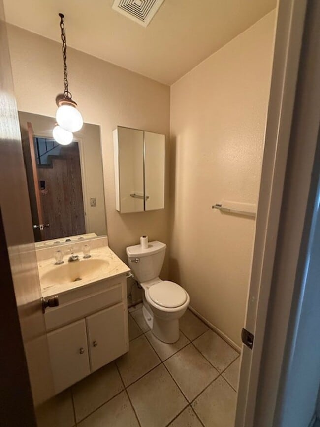 Building Photo - ***READY FOR IMMEDIATE OCCUPANCY*** 3BD/2.5BA HOME IN ARTESIA***