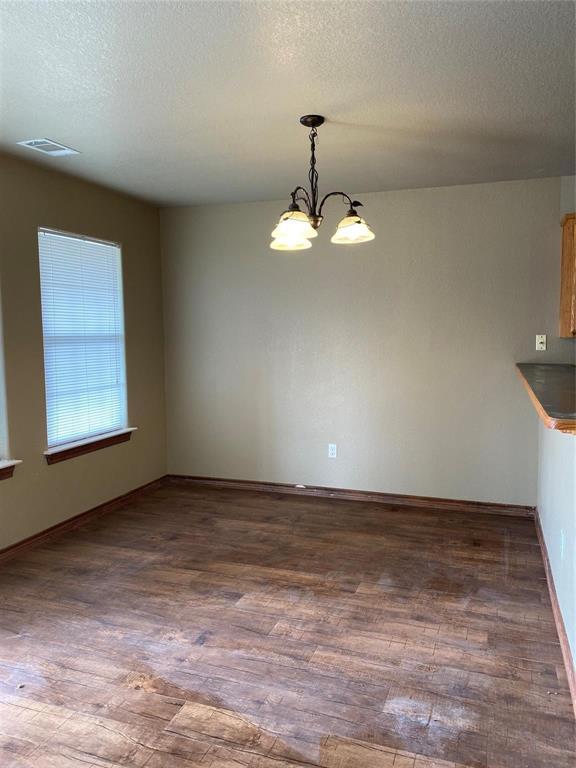 Building Photo - 10910 Shady Oaks Dr