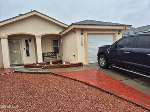 Building Photo - 3264 Tierra Mision Dr