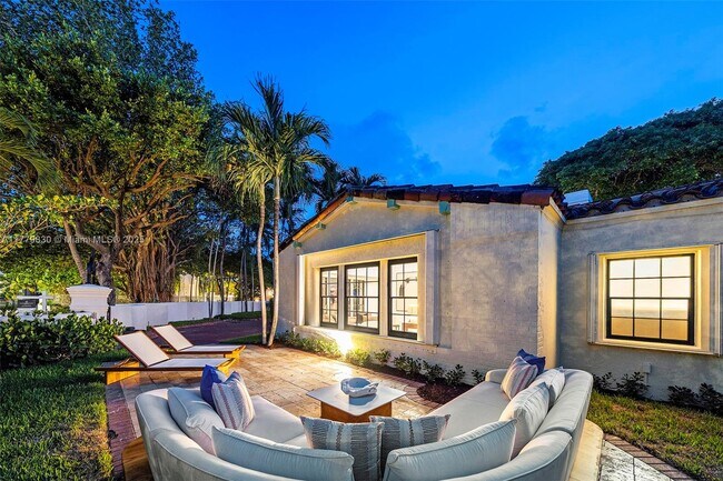 Building Photo - 3500 Flamingo Dr