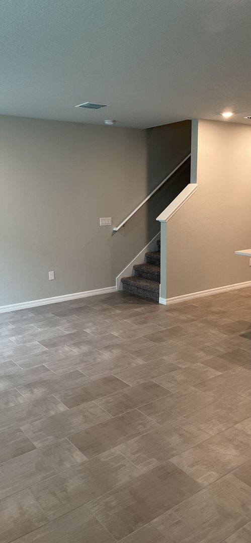 Building Photo - Like new 3 bedroom, 2.5 bathroom, 1 car ga...