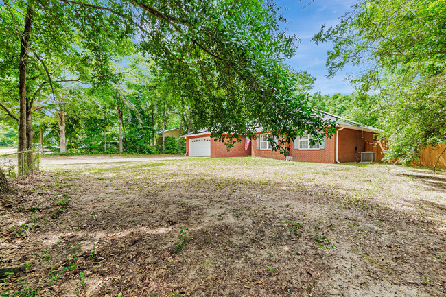 Building Photo - 121 Hillwood Dr