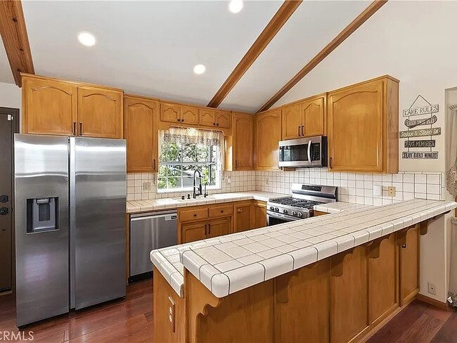 Building Photo - 262 Delle Dr