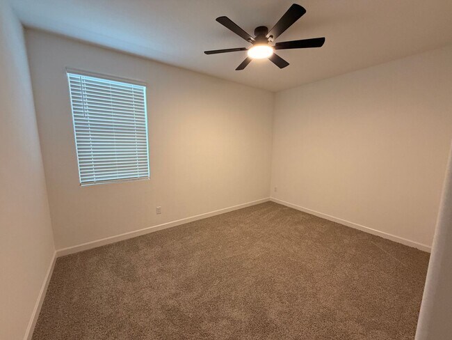 Building Photo - 1481 N Fenway Dr