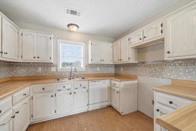 Building Photo - 125 Janis Marie Cove
