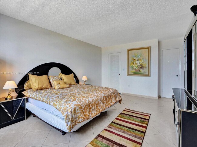 Building Photo - 1833 S Ocean Dr