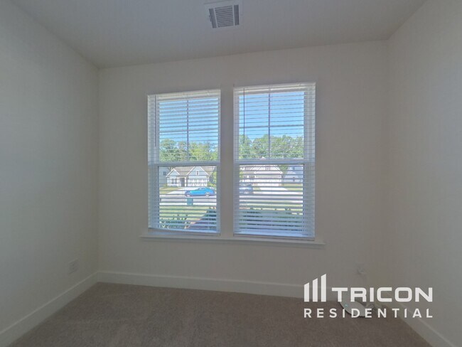 Building Photo - 65 Mayhaw Pt