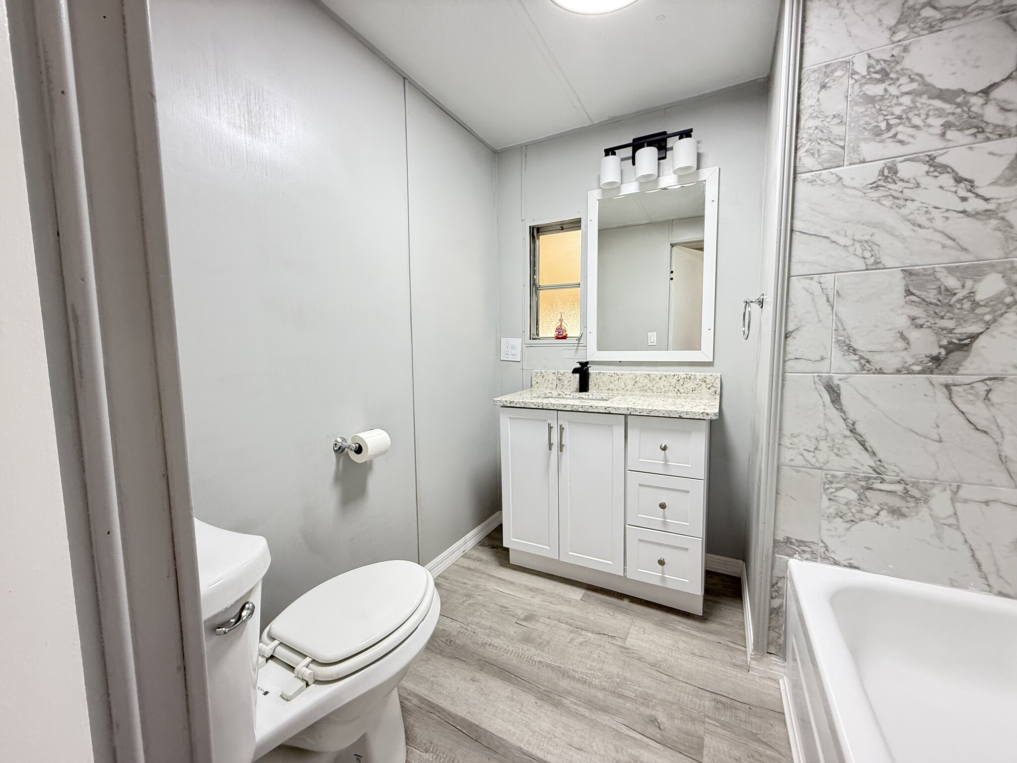 Building Photo - 256 Queen Mary Loop