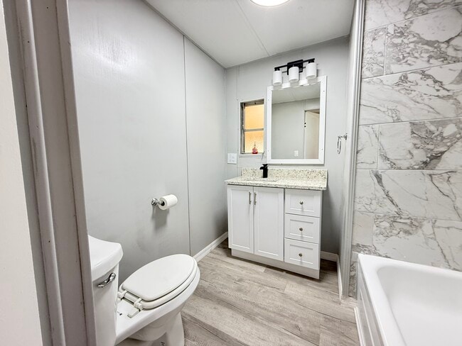 Building Photo - 256 Queen Mary Loop