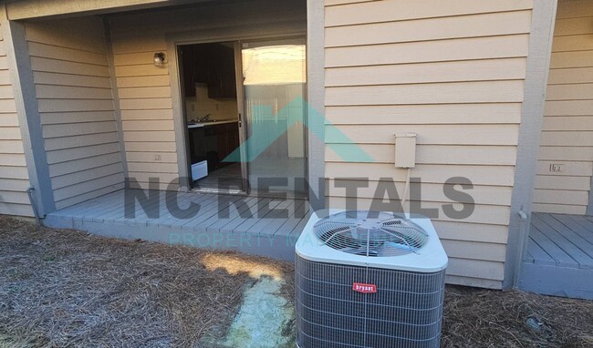 Building Photo - 340 Vista Cir