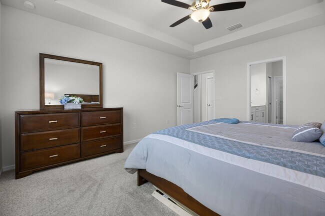 Building Photo - Luxury Living for Lease – 5BR Home with Of...