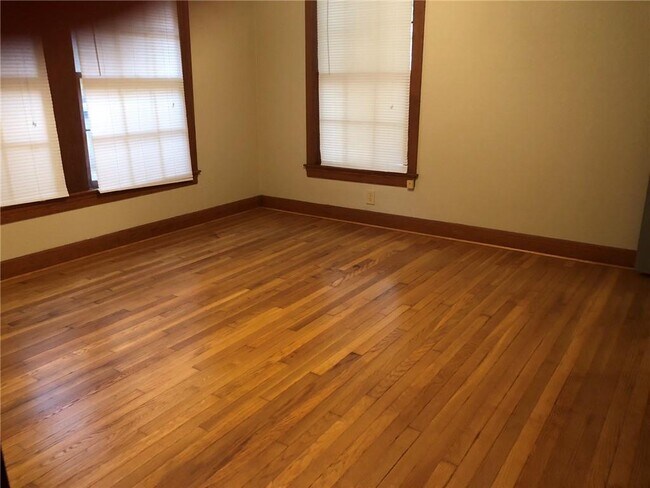 Building Photo - 1501 W 40th St