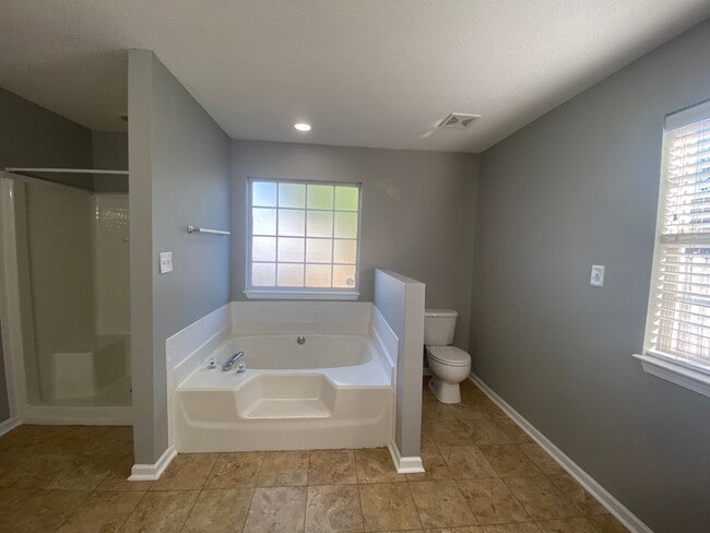 Building Photo - 221 Stirling Bridge Dr
