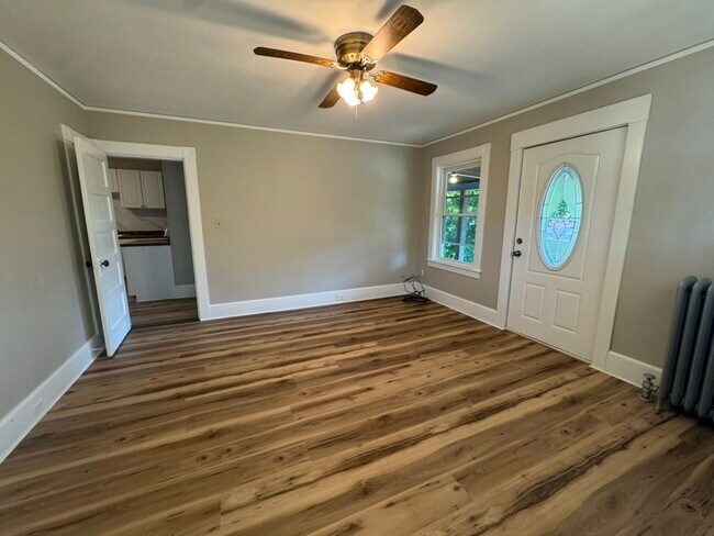 Building Photo - 463 Mammoth Rd
