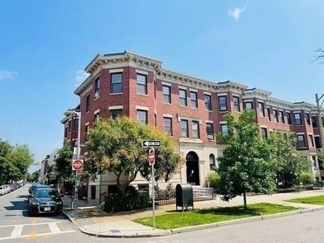 Building Photo - Truly the best 3 bed in Allston!!