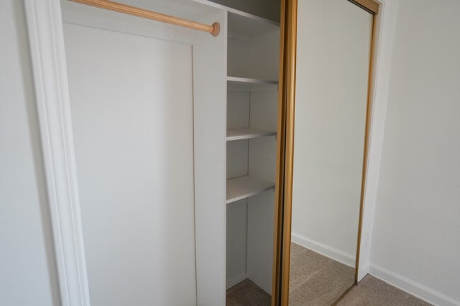 Building Photo - 4213 W Clark St