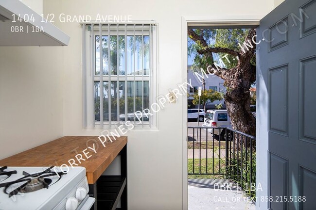 Building Photo - Charming, Unique Attached Cottage in the H...