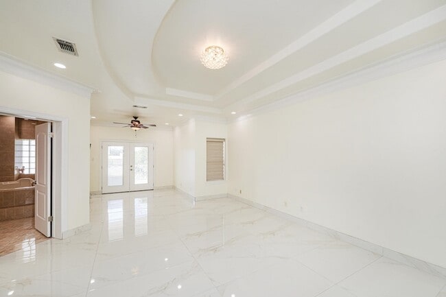 Building Photo - 314 Bordeaux Dr