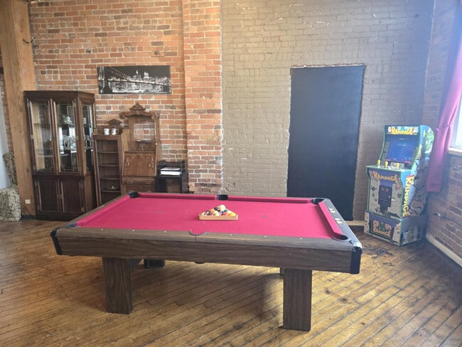 Building Photo - 226 Mt Elliott St