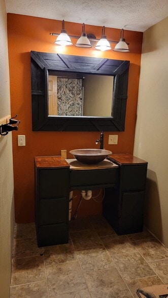 Building Photo - 412 N Edwards St