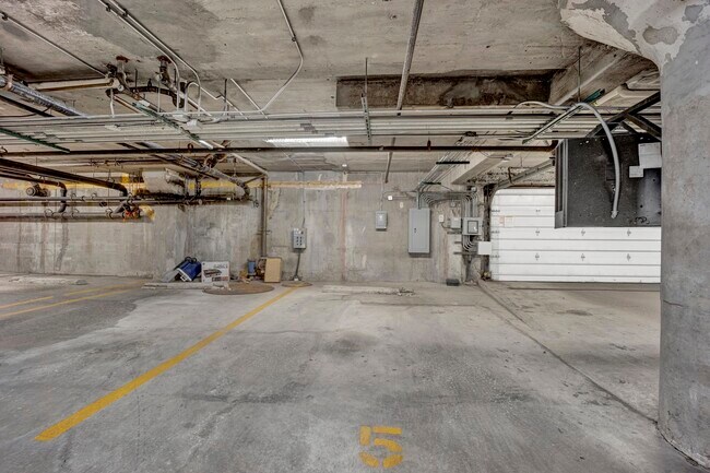 Building Photo - 1151 W 14th Pl