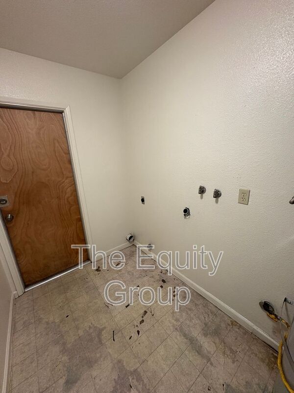 Building Photo - 947 W Seeger Ave