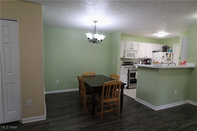 Building Photo - 14800 Lenox Dr