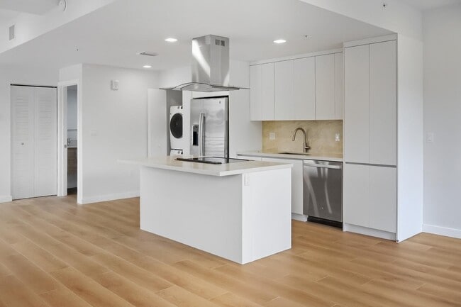 Building Photo - 1376 SW 4th St