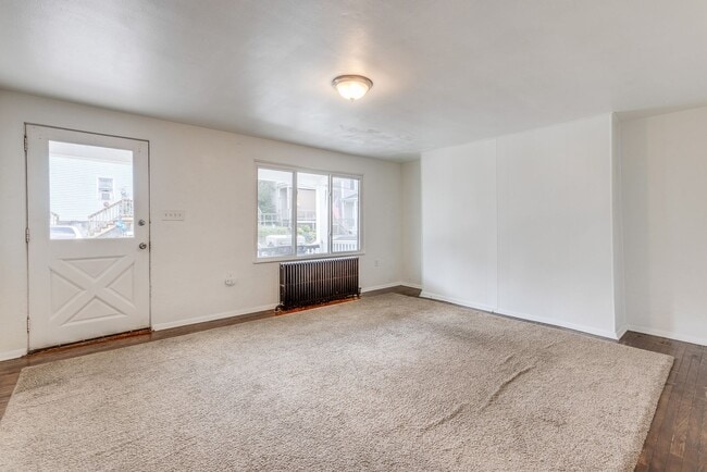 Building Photo - 606 Chess St