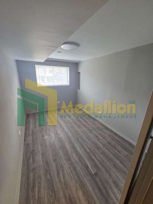 Building Photo - Updated 5-Bedroom Home with Finished Basement and Fenced Yard