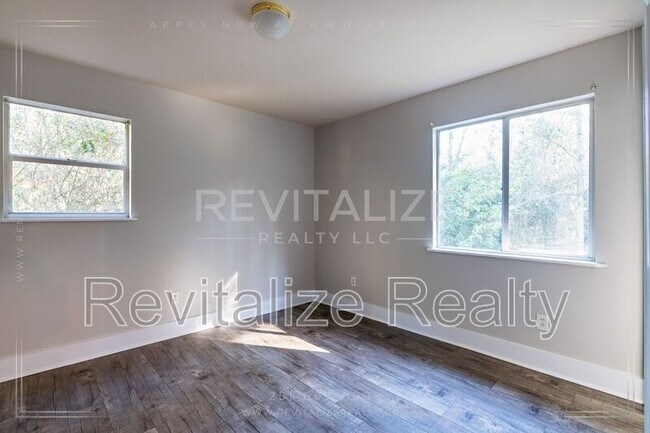 Building Photo - 1746 Cody Rd N
