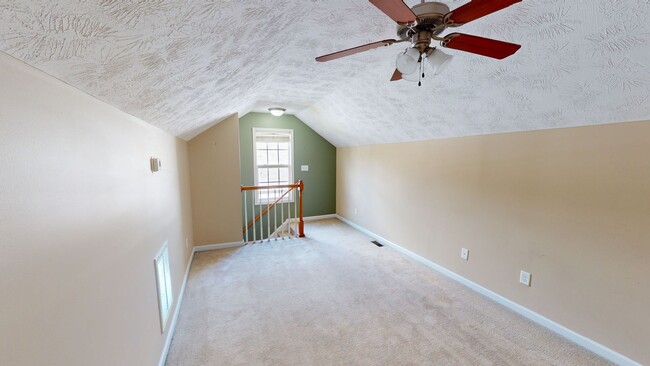 Building Photo - $300 OFF First Month's Rent! 3 Bedroom Ran...