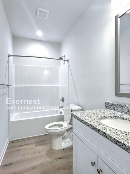 Building Photo - 413 S Davis St