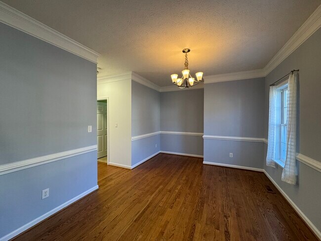 Building Photo - 307 Ludlow Dr