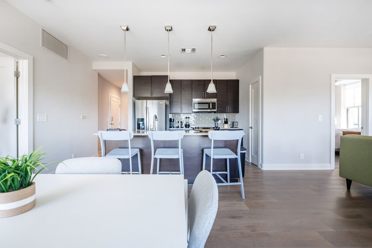 Building Photo - 10 Light St