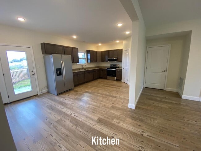 Building Photo - 5200 Cub Cir