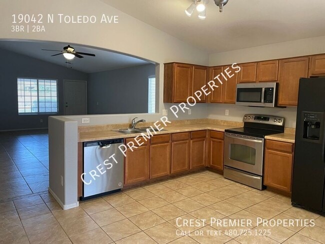 Building Photo - 19042 N Toledo Ave