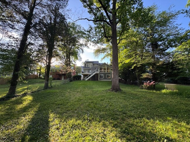 Building Photo - Fantastic 5 Bed 3 Bath Single Family Home ...