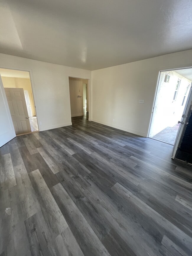 Building Photo - 1215 Whyler Rd