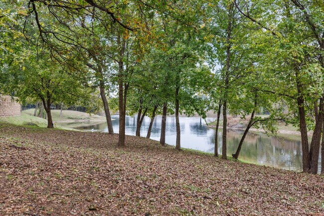 Building Photo - 19 N Shore Cir