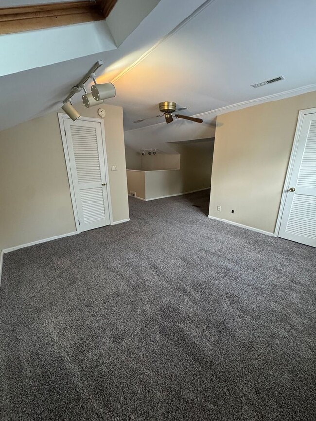 Building Photo - 4 Bedroom Right on Purdue Campus - AVAILAB...