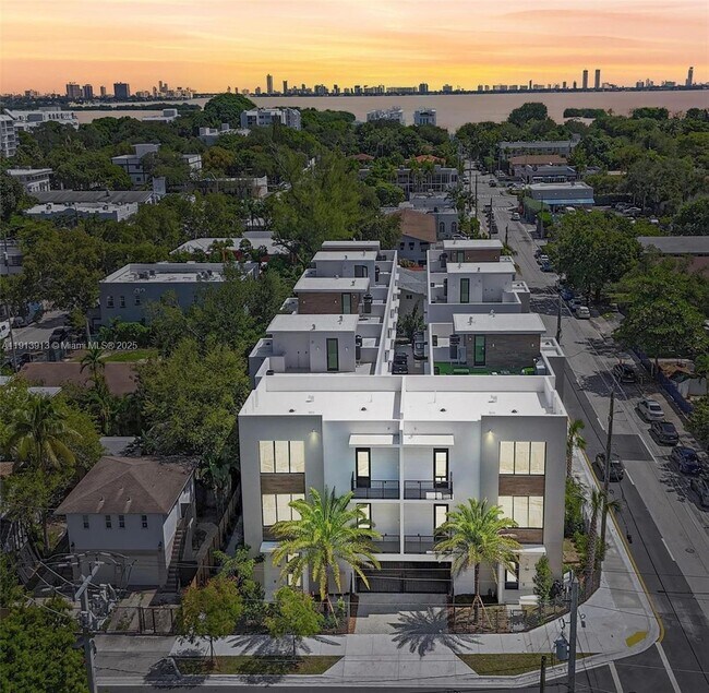 Building Photo - 523 NE 61st St