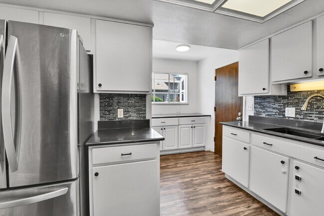 Building Photo - $2,795.00 - 4 Bedroom, 3 Bathroom, Single ...
