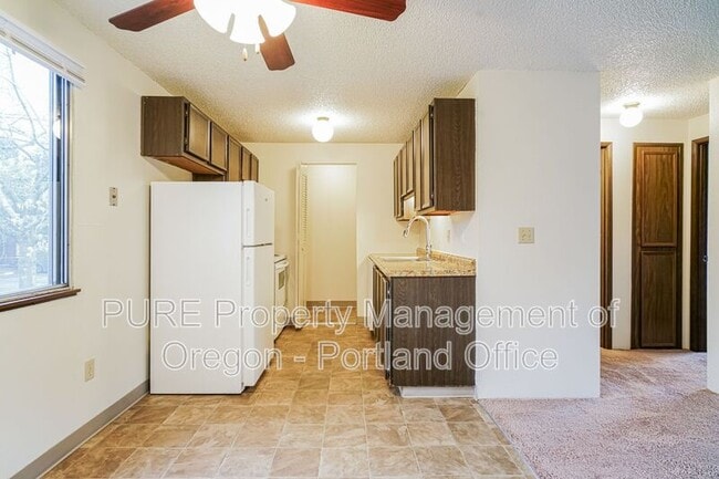 Building Photo - 14140 NE Sandy Blvd