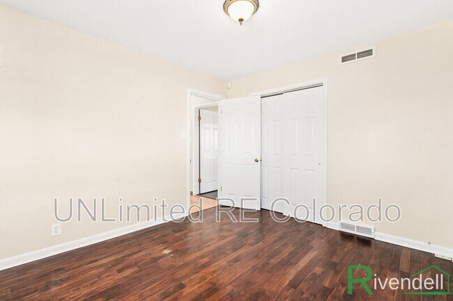 Building Photo - 1980 Willow St