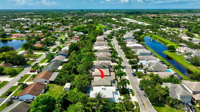 Building Photo - 6788 Hendry Dr