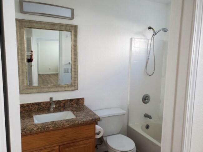 Building Photo - 1738 Thornton Pl