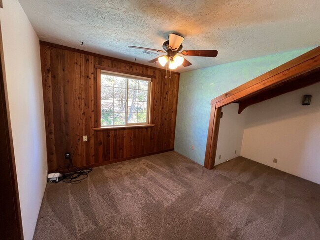Building Photo - Custom Rustic 4-Bdr on beautiful 5 acres with Greenhouse in Sisters!