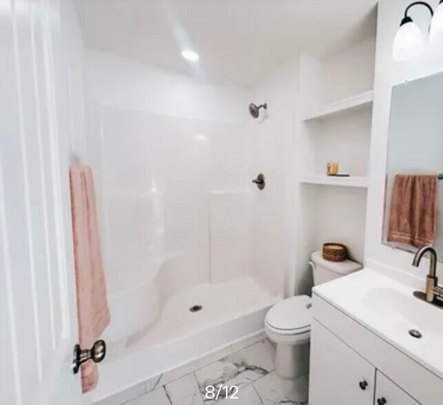 Building Photo - 384 Edgefield St